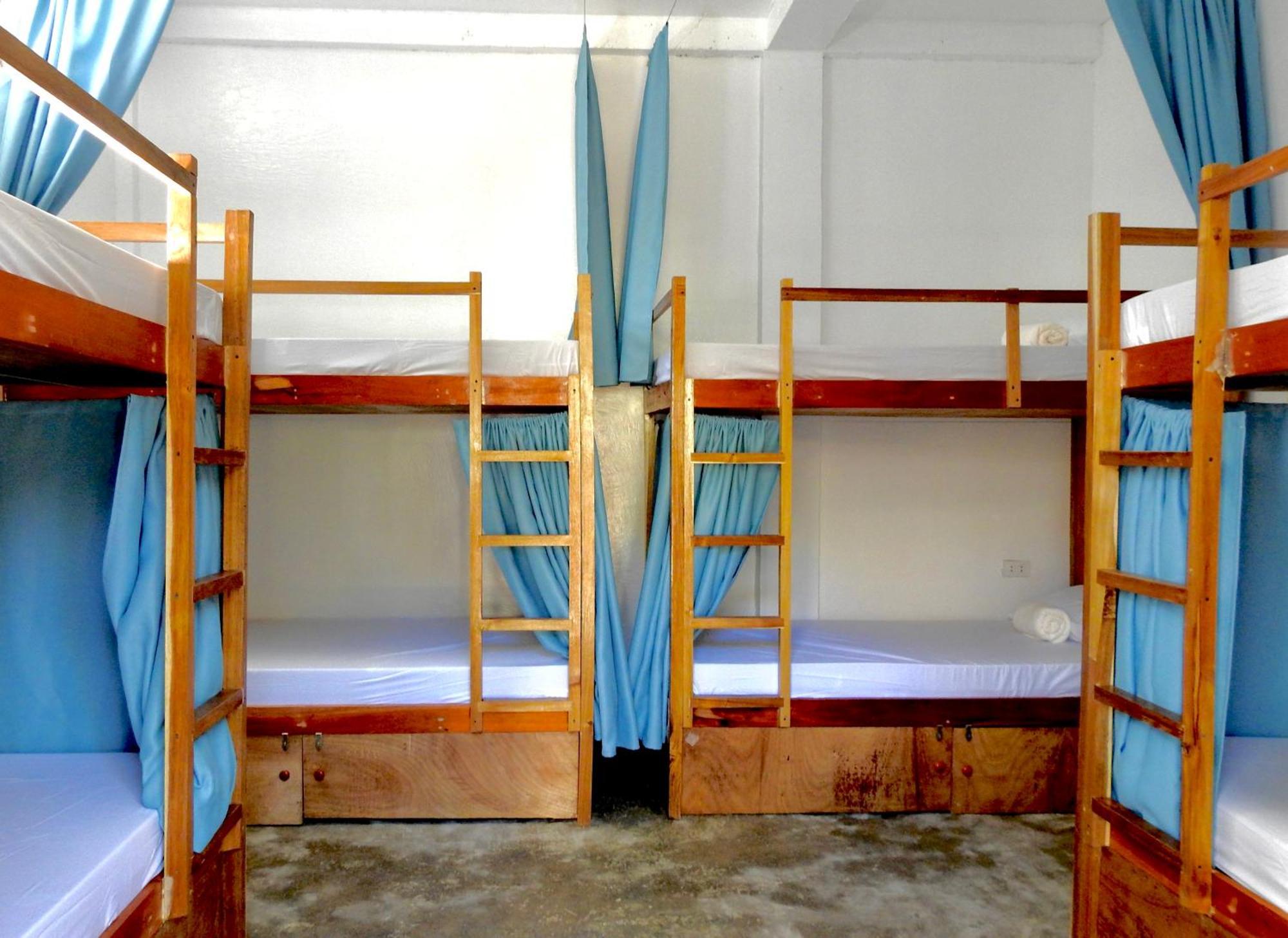 Three Little Birds Surf Hostel General Luna  Zimmer foto